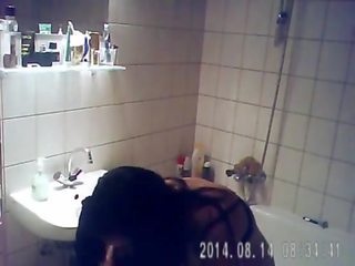 Fångad niece har en bad på gömd klotter - ispywithmyhiddencam.com