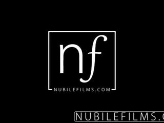 Nubilefilms - φαλακρός στενός/ή μουνί παίρνει σφυροκόπησε με σκληρά καβλί <span class=duration>- 8 min</span>