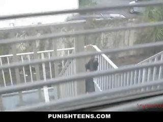 Білявка підліток покарана по гігантський хуй - tinyteencams.com